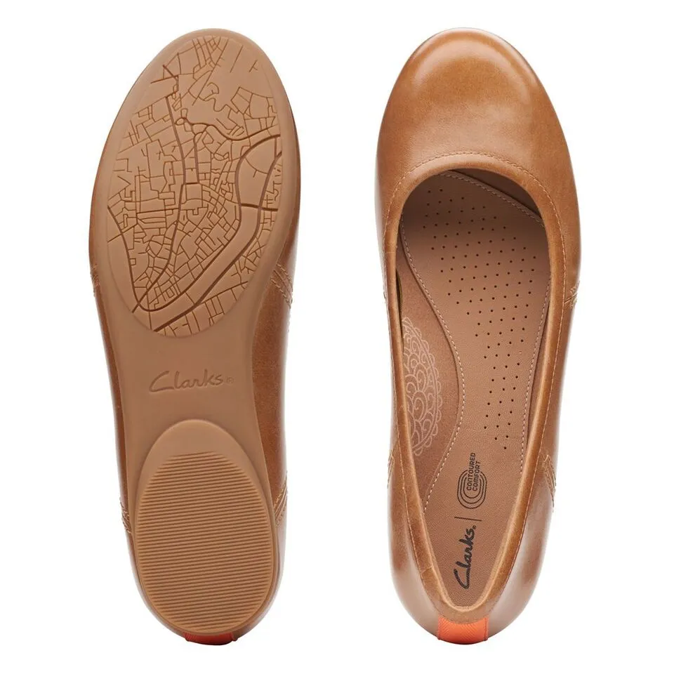 Clarks Women's Canebay Plain Dark Tan Leather