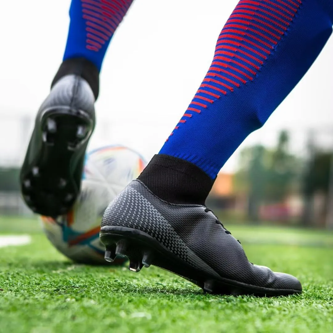 Men’s Soccer Shoes Cleats Professional High Top Breathable Training Sneakers