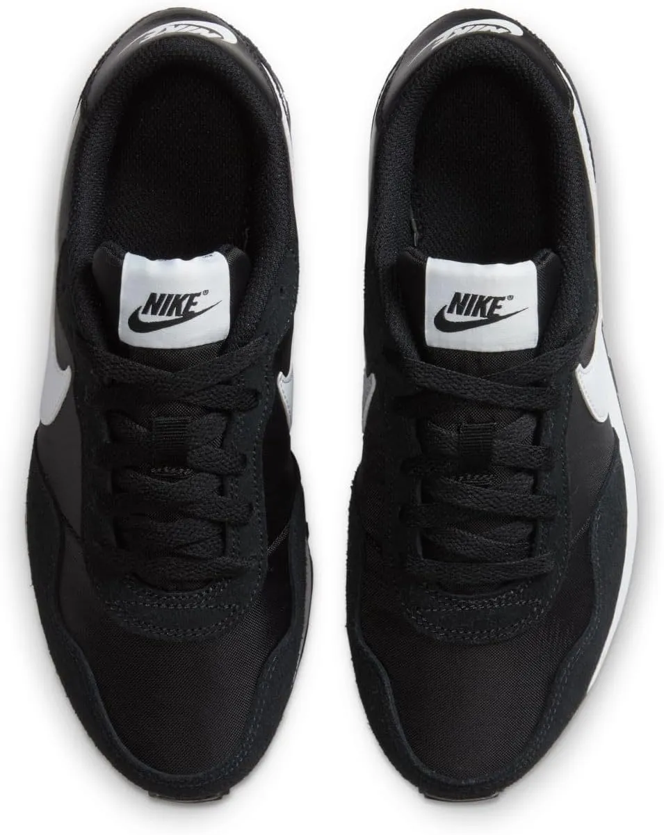 NIKE Boy's Running Track Shoe, 28 EU