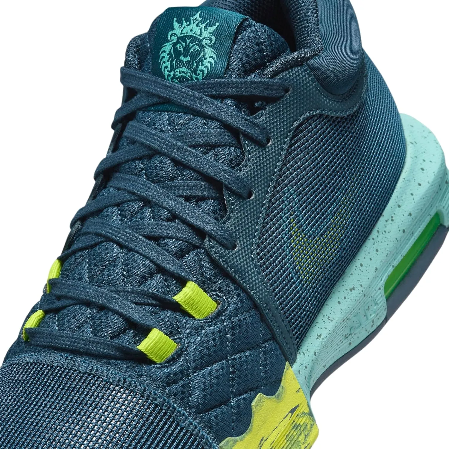 Nike Men's Basketball Shoe