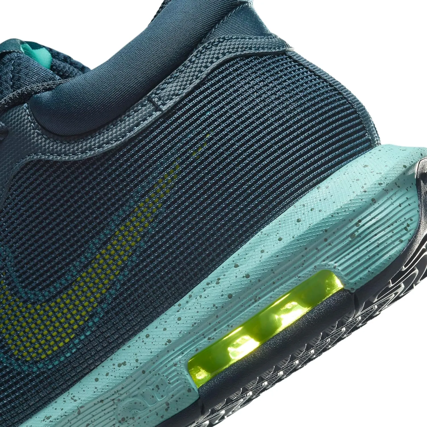 Nike Men's Basketball Shoe