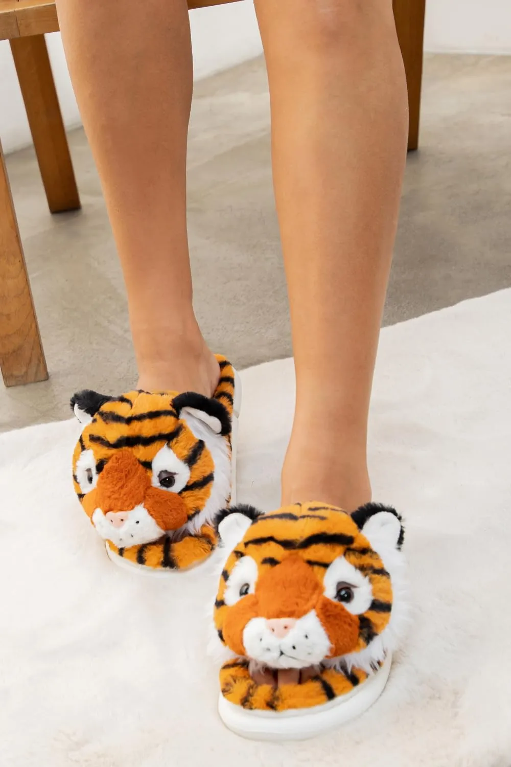ooohyeah Women’s Fuzzy Funny Animal Slides, Cute Non-Slip House Slippers for Women