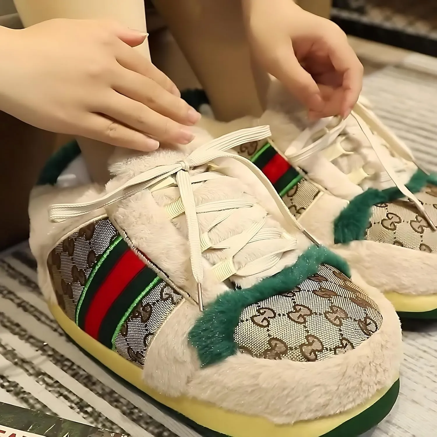 Sneaker Slippers for Men and Women Cozy Warm Home Plush Slippers Indoor Outdoor Non-slip Fluffy Shoes