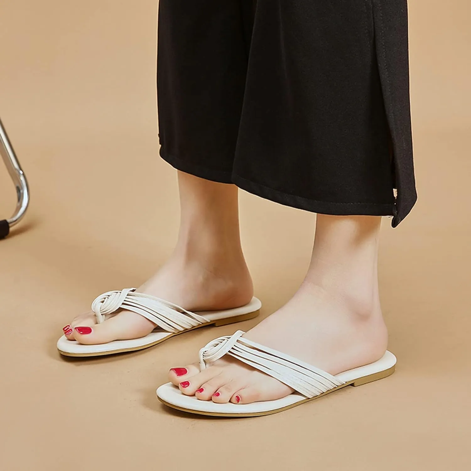 Stylish Beach Flat Flip Flops Women's Strappy Slides Summer Thong Sandals Comfortable Flat Slip-On Slippers Footwear