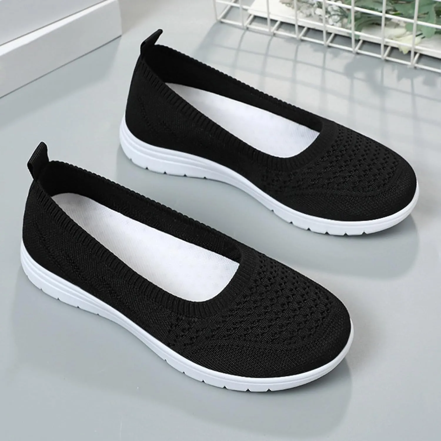 Womens Walking Sneakers Women Lace Up Shoes Flats Casual Shoes Lightweight Work Shoes Breathable Slip Work Trainers