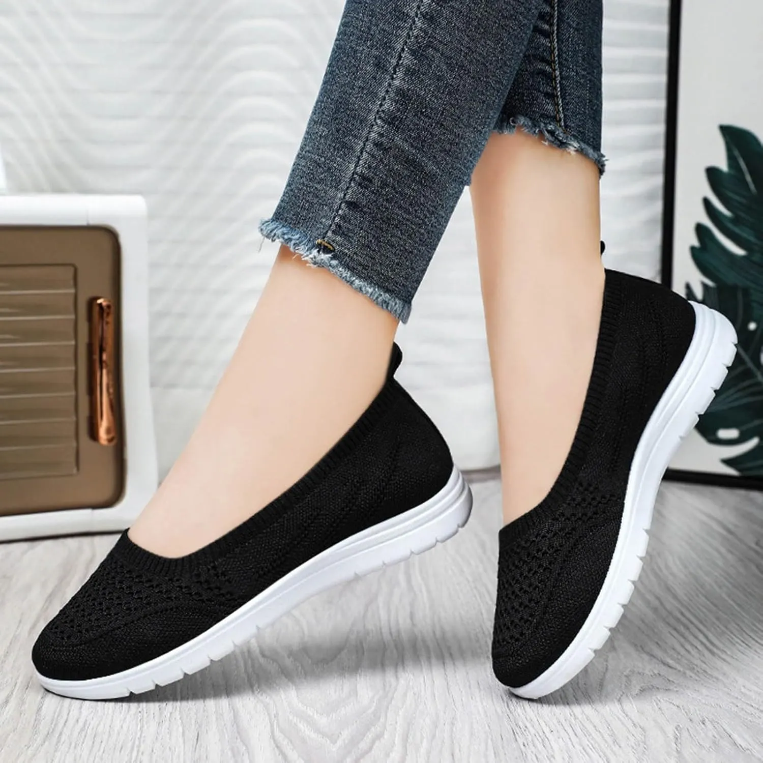 Womens Walking Sneakers Women Lace Up Shoes Flats Casual Shoes Lightweight Work Shoes Breathable Slip Work Trainers