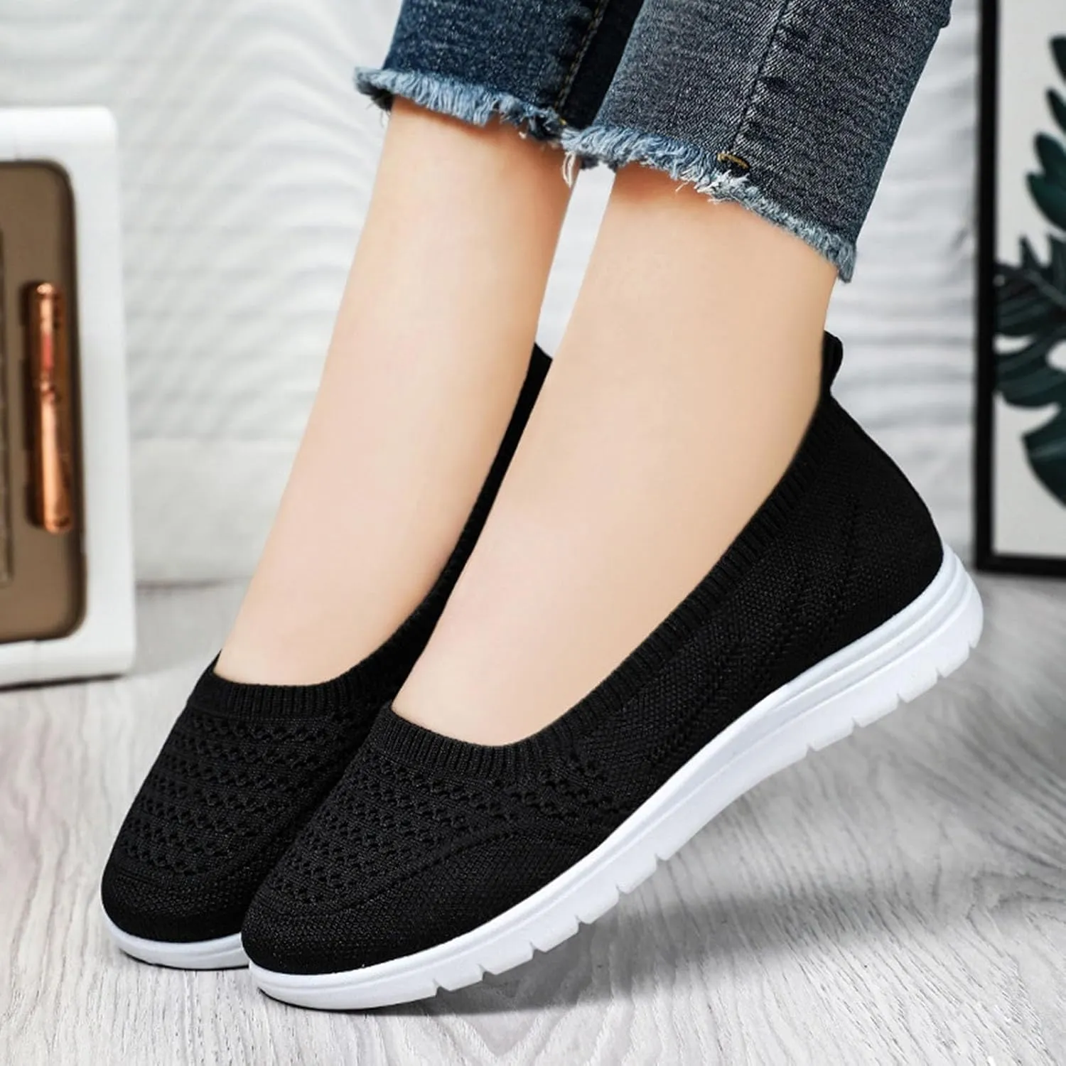 Womens Walking Sneakers Women Lace Up Shoes Flats Casual Shoes Lightweight Work Shoes Breathable Slip Work Trainers